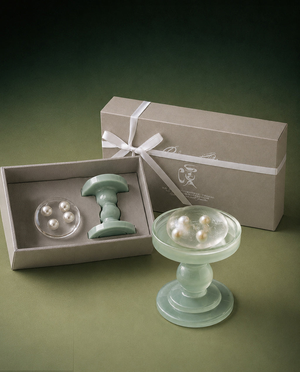 Luxury soap gift set featuring a transparent handmade hydrating soap with four genuine freshwater pearls, handcrafted glass soap dish and premium gift box.